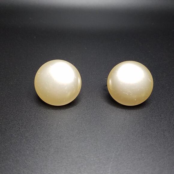Vintage Marvella Pearled Button Clip Vintage Earrings, 1 Inch, 1950s - Picture 4 of 10